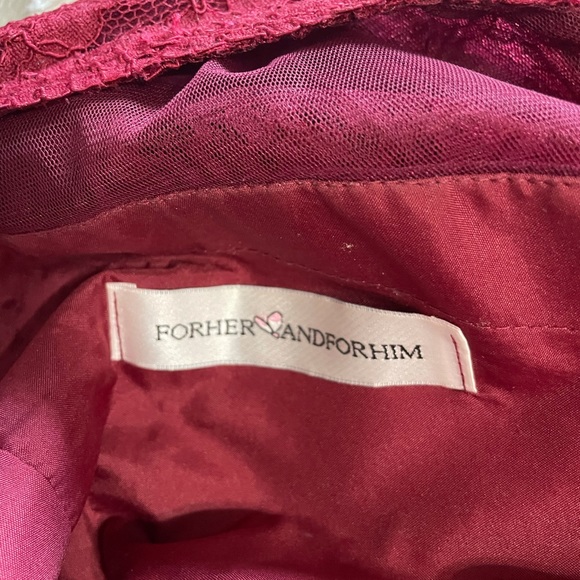 Burgundy formal dress - Picture 2 of 2